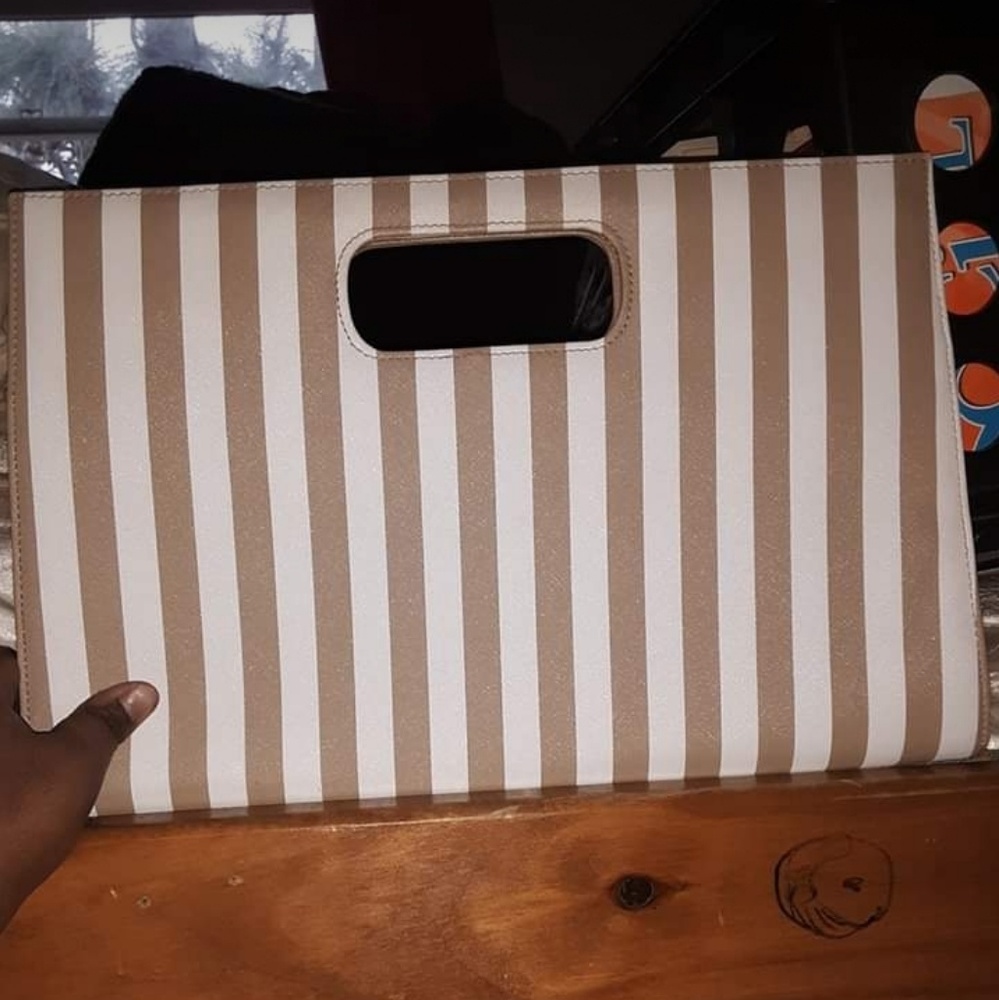 Versona Clutch